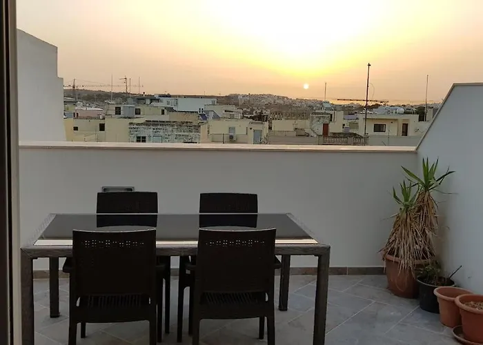 Stunning Penthouse. Fully A/c 95sqm One Bedroom Appartamento