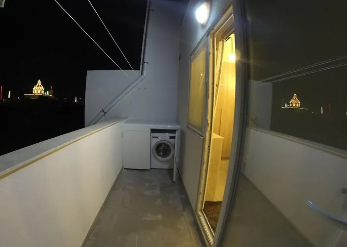 Stunning Penthouse. Fully A/c 95sqm One Bedroom Apartament