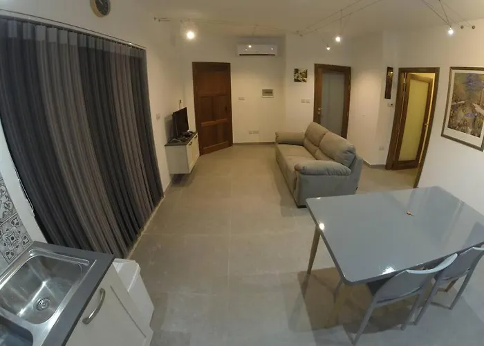 Stunning Penthouse. Fully A/c 95sqm One Bedroom Apartamento Żejtun