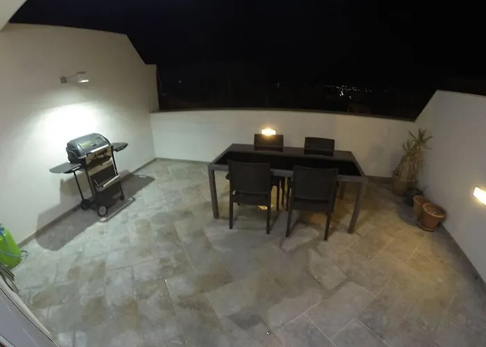 Stunning Penthouse. Fully A/c 95sqm One Bedroom Apartament Żejtun